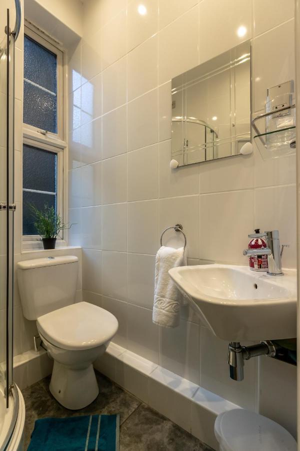 The Wanderlust - 1 Bedroom Apartment L Sleeps 4 With Sofa Bed L Prime Location Plus Free Wifi L Perfect For Business & Leisure Travelers L 15Percent Off Weekly & 20Percent Off Monthly Stays! Лондон Екстер'єр фото